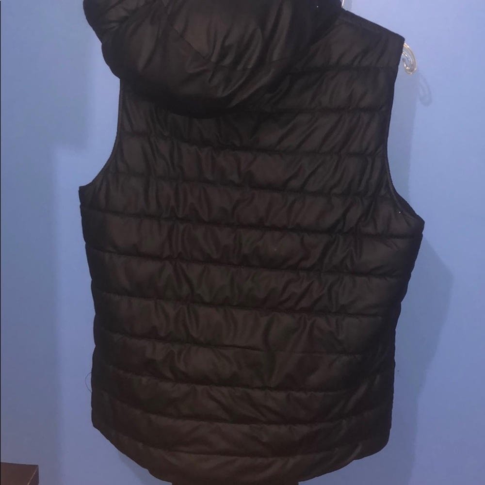 Vests - Picture 2 of 4